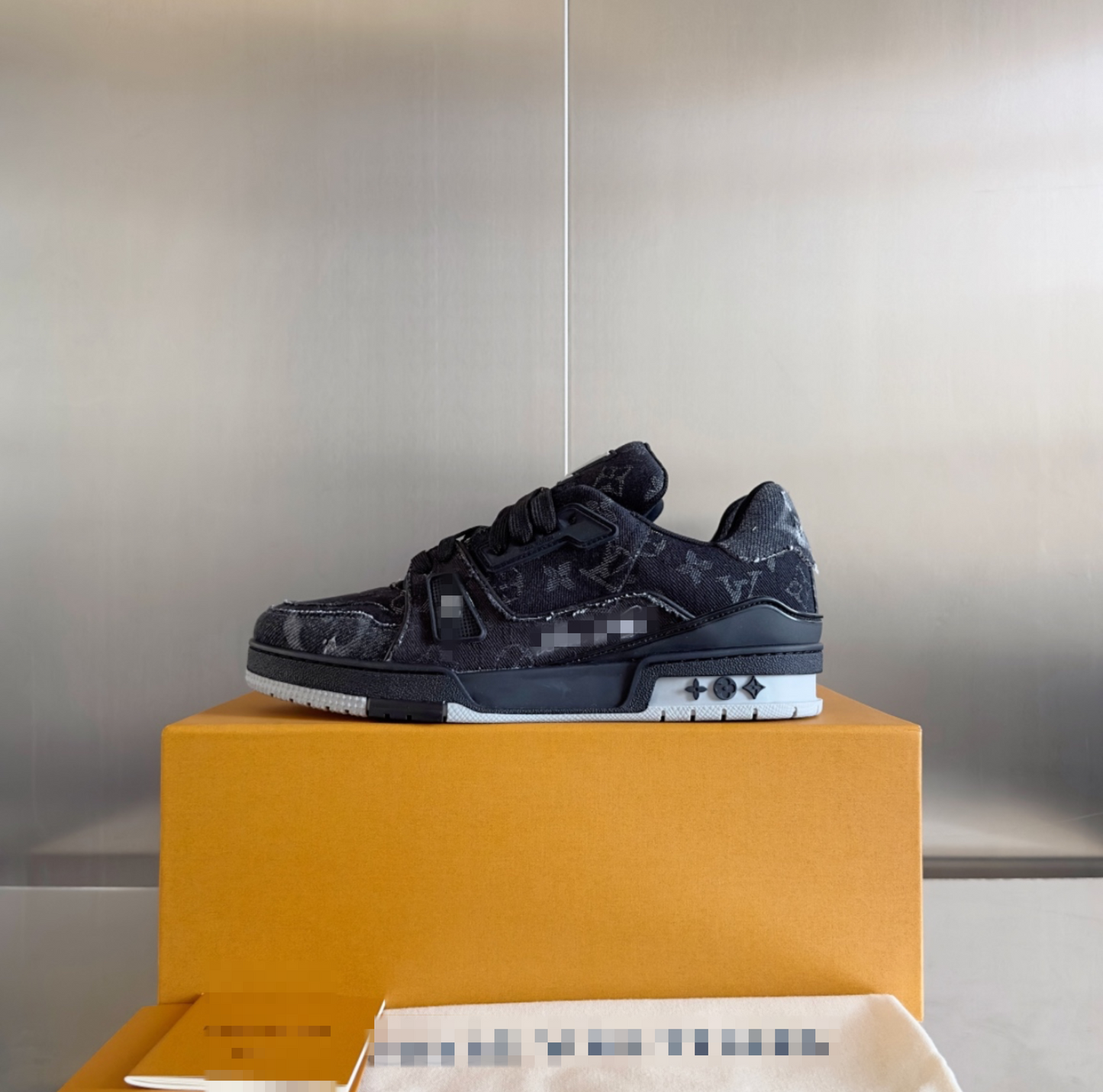 Shadow Low-Top Sneaker