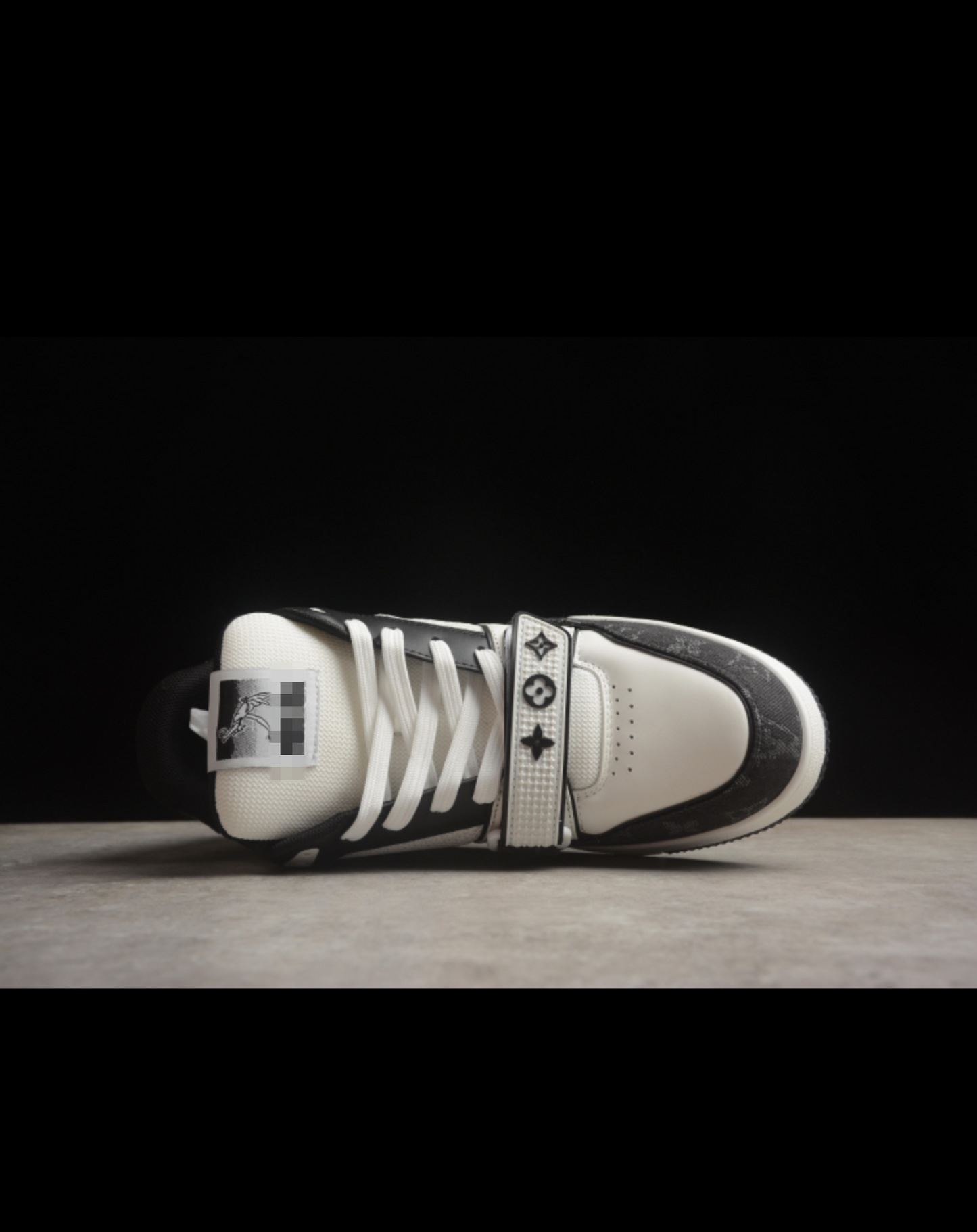 Metro Trainer Low-Top Sneaker