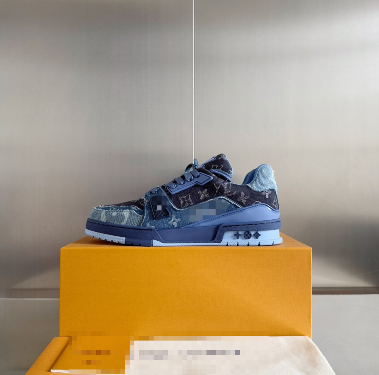 Royal Low-Top Sneaker