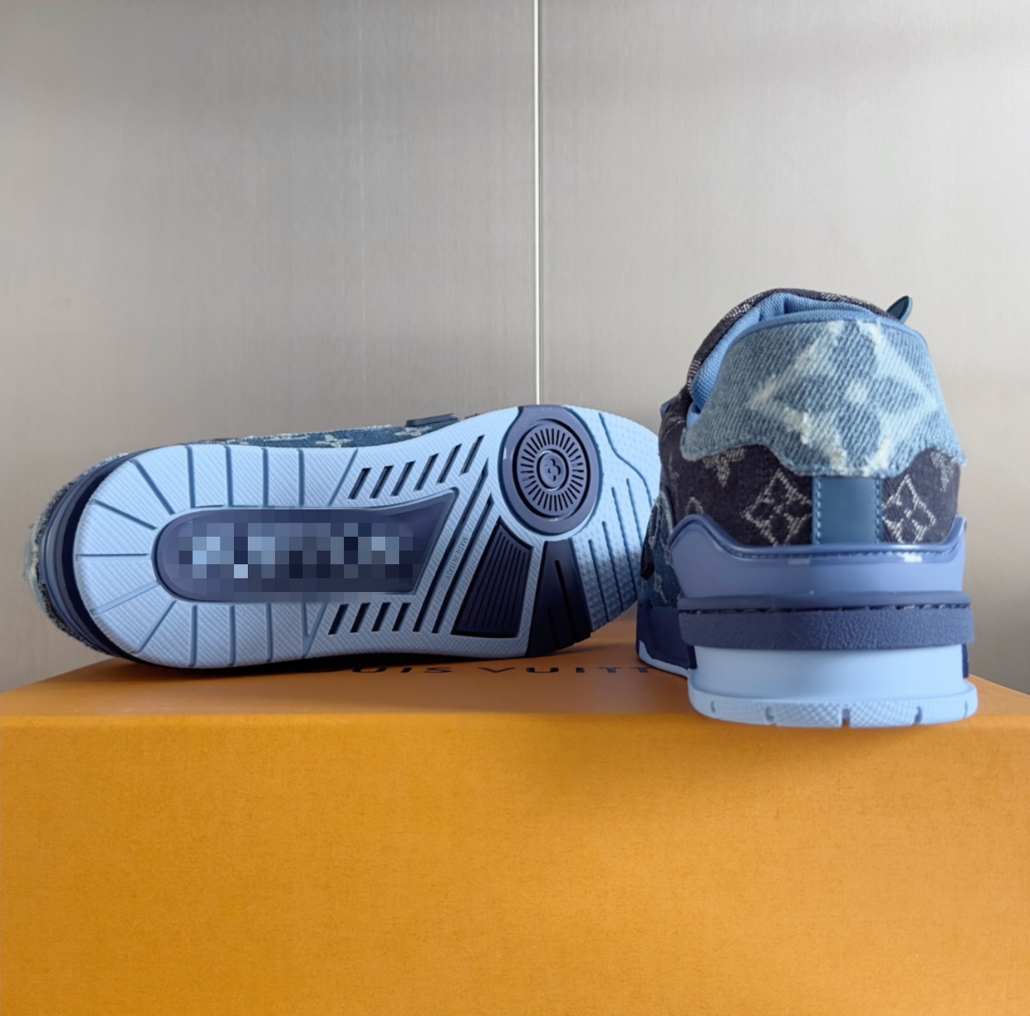 Royal Low-Top Sneaker