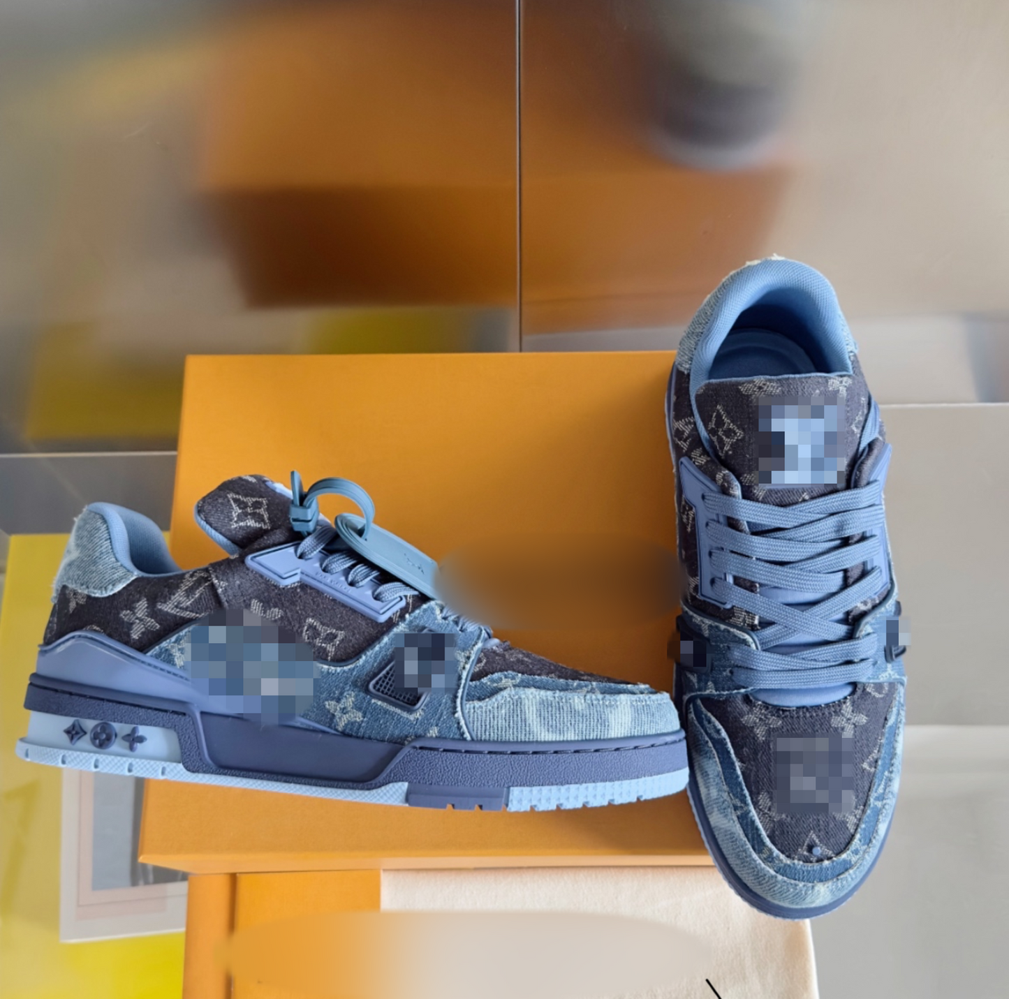Royal Low-Top Sneaker