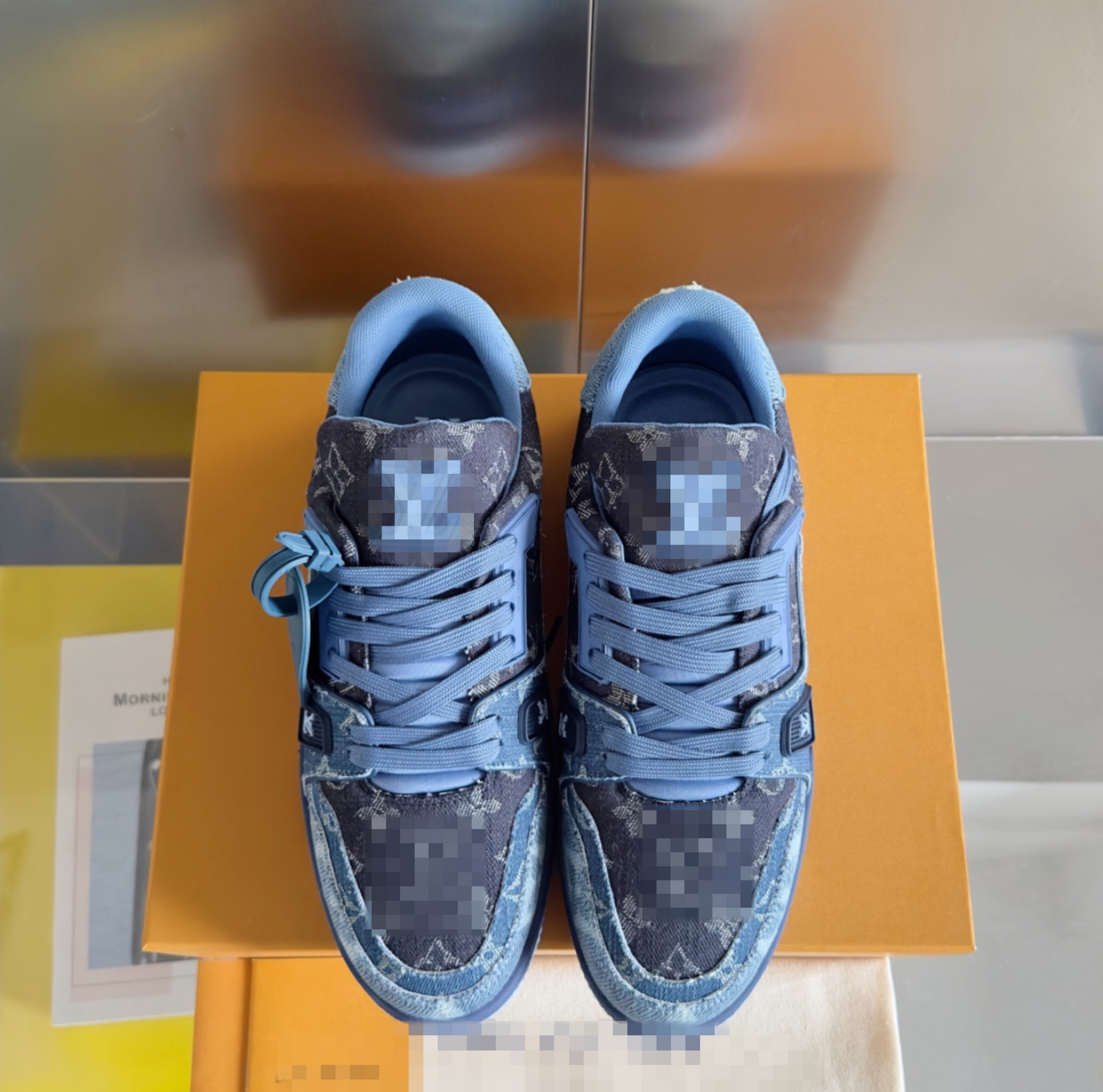 Royal Low-Top Sneaker